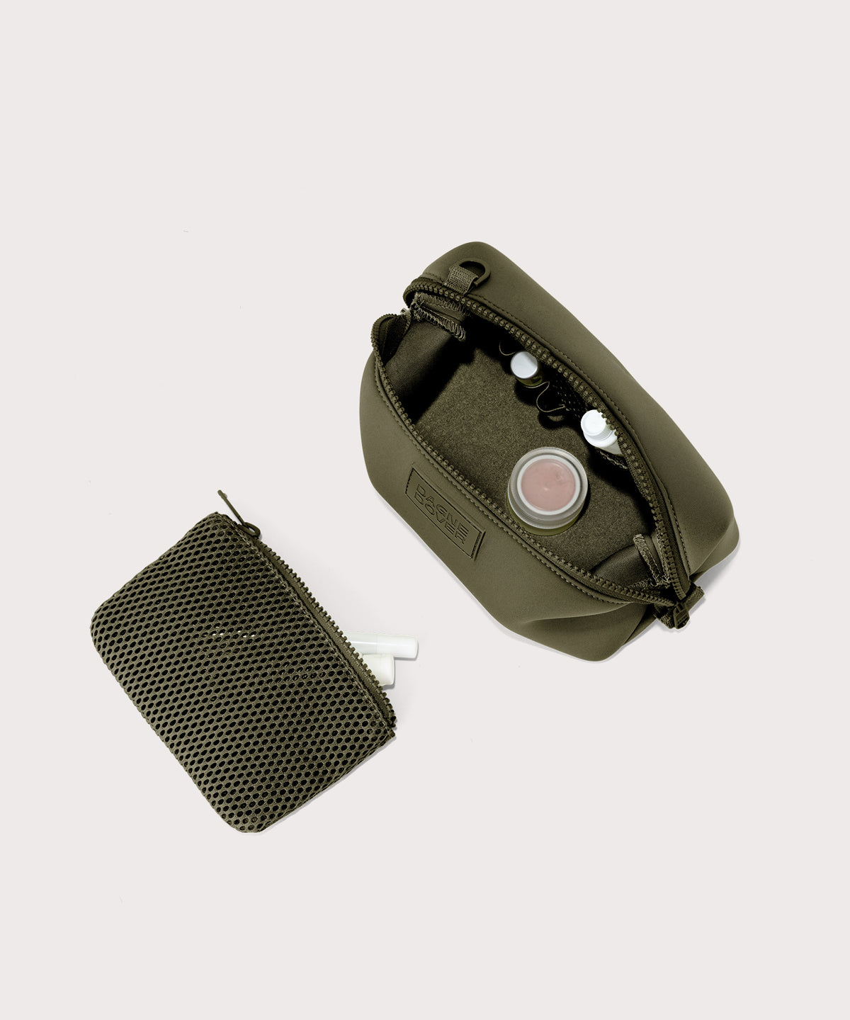 Hunter Toiletry Bag in Dark Moss. Small - Image 2