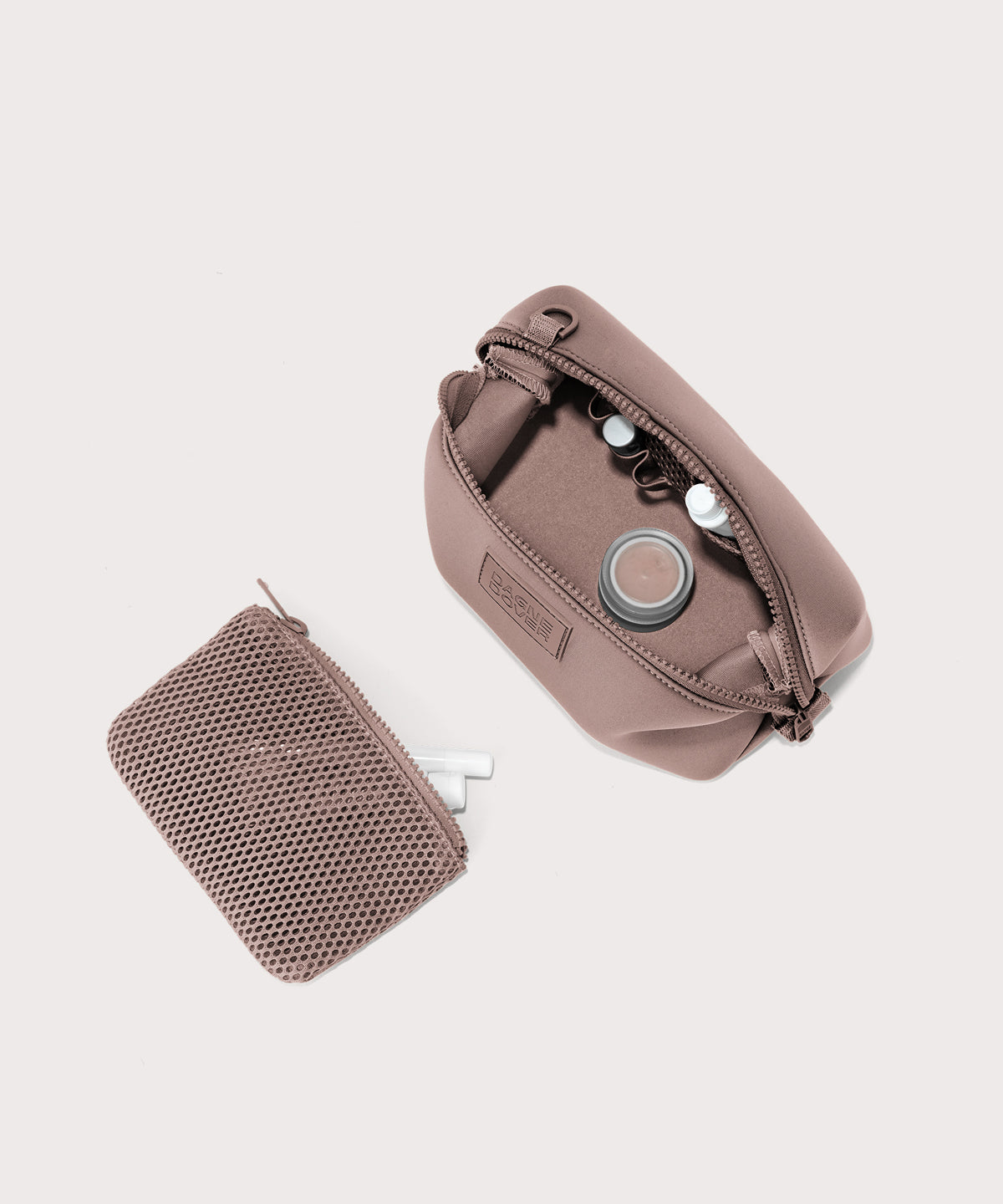 Hunter Toiletry Bag in Dune. Small - Image 2